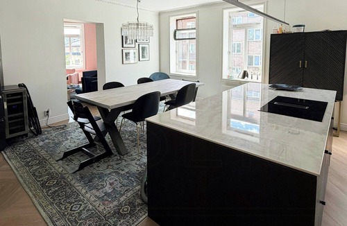 Toyen Apartment | Airy flat in Kampen's timber house district