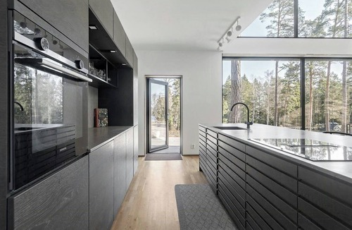 Adelso House | Airy house with large glass fronts on Adelsö