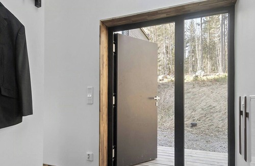Adelso House | Airy house with large glass fronts on Adelsö