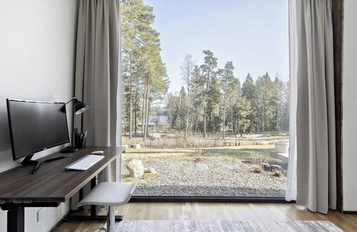 Adelso House | Airy house with large glass fronts on Adelsö