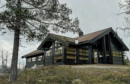 Vikberget House | Ål cabin with views of marshland and mountains