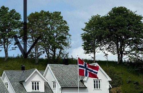 Giske House | Ålesund: Cozy seaside house in Giske/Norway-panoramic view. Beautiful scenery