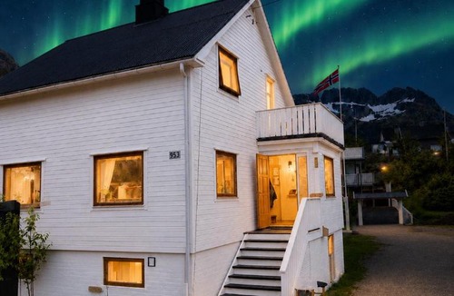 Sørvagen Hostel | Alfa Room - The LOWFO House Lofoten