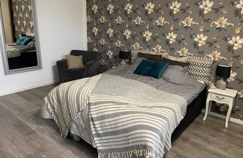 Loderup Bed & Breakfast | Alingsgård B&B - Spabad, bastu, gym, behandlingar & padelbana