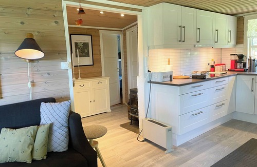 Mandal House | All-season cabin with fjord view in Mandal