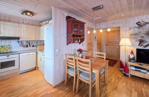 Vinje Apartment | Amazing apartment in Edland with house sea view