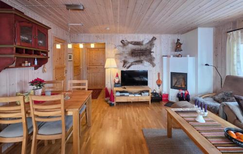 Vinje Apartment | Amazing Apartment In Edland With House Sea View
