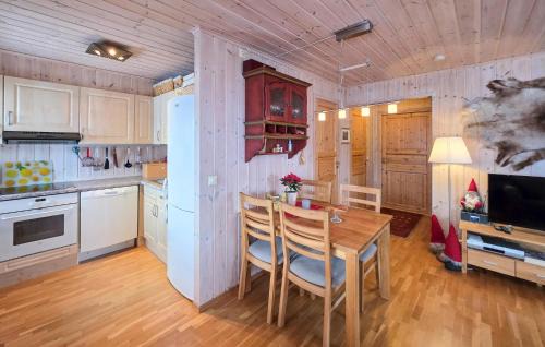 Vinje Apartment | Amazing Apartment In Edland With House Sea View