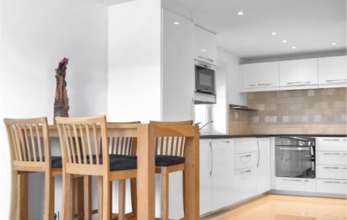 Fjell Apartment | Amazing Apartment In Fjell With Wifi