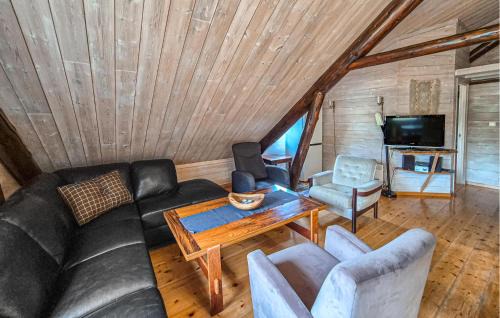 Tjørhom Apartment | Amazing Apartment In Tjørhom With Sauna