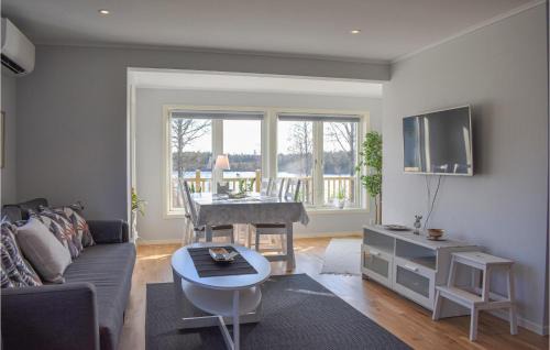 Tvetaryd House | Amazing Home In Backaryd With Wifi