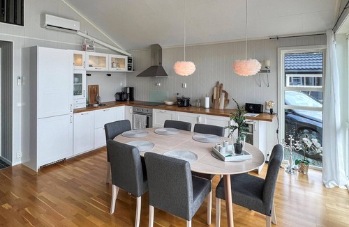 Bjugn House | Amazing home in Bjugn with WiFi