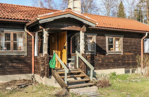 Enviken House | Amazing home in Enviken with lake view