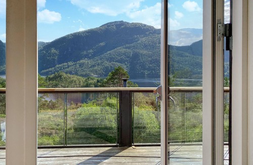 Flora House | Amazing home in Florø with WiFi