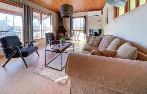 Vathult House | Amazing Home In Gislaved With Lake View