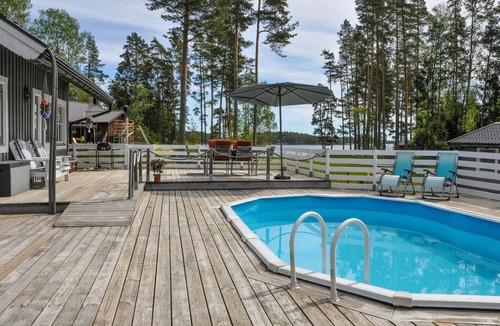 Hammaro House | Amazing home in Hammarö with lake view