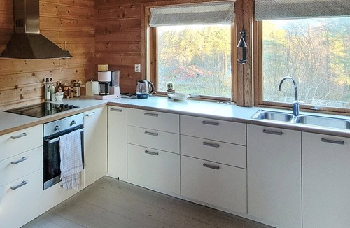 Kvinnherad House | Amazing home in Hatlestrand with WiFi