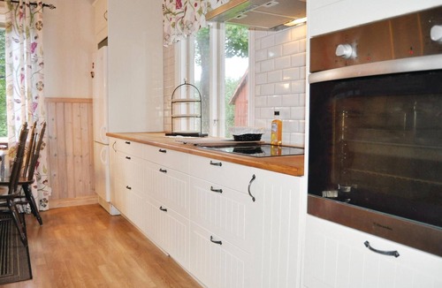 Katebol House | Amazing home in Hedekas with kitchen