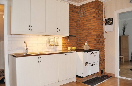 Katebol House | Amazing home in Hedekas with kitchen