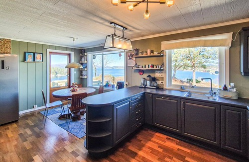 Ytrebygda House | Amazing home in Hjellestad with house sea view