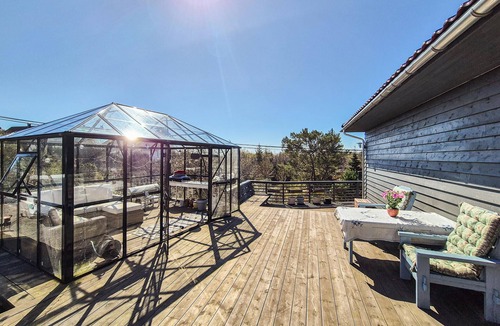 Ytrebygda House | Amazing home in Hjellestad with house sea view