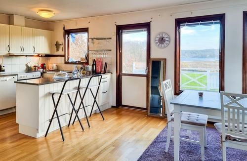 Klovedal House | Amazing home in Klövedal with kitchen