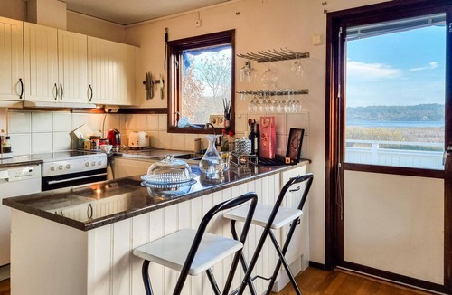 Klovedal House | Amazing home in Klövedal with kitchen
