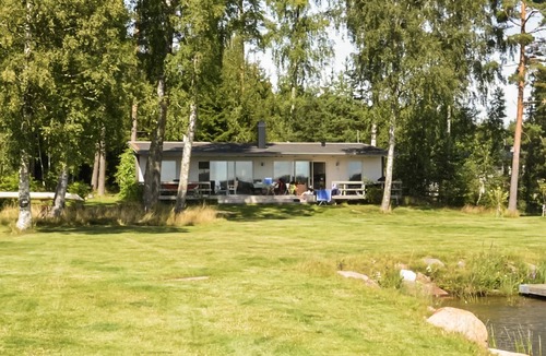Vanern House | Amazing home in Kristinehamn with lake view