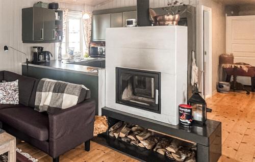 Nord-Fron House | Amazing Home In Kvam With Kitchen