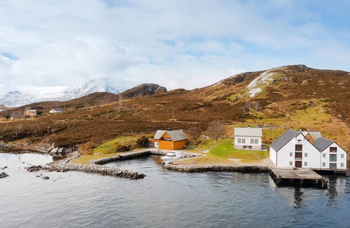 Sande House | Amazing home in Kvamsøy with house sea view