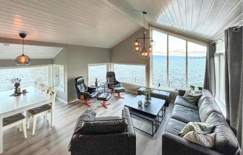 Hervik House | Amazing Home In Liarvåg With Sauna