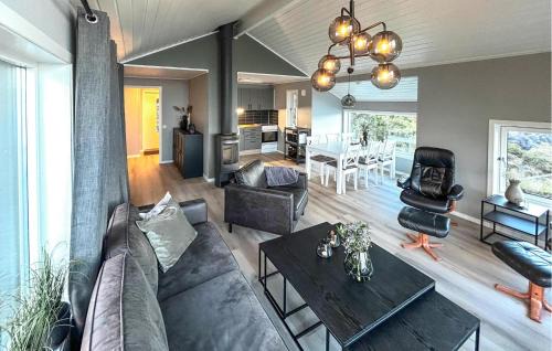 Hervik House | Amazing Home In Liarvåg With Sauna