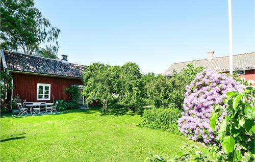 Lidkoping House | Amazing Home In Lidköping With Kitchen
