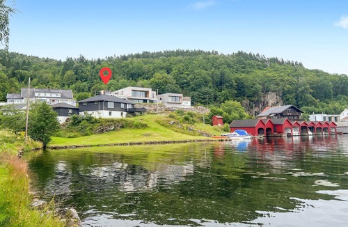 Lyngdal House | Amazing home in Lyngdal with house sea view