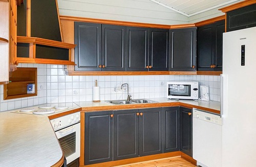 Midsund House | Amazing home in Midsund with WiFi