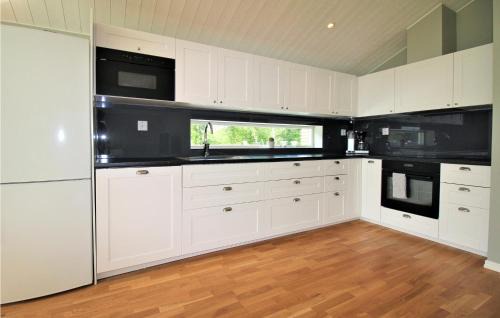 Munka-Ljungby House | Amazing Home In Munka Ljungby With Wifi