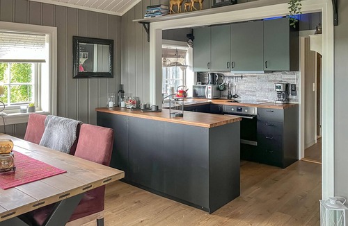 Amot House | Amazing home in Rena with sauna