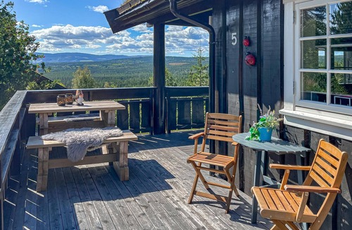 Amot House | Amazing home in Rena with sauna