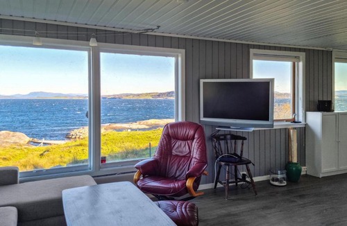 Rennesoy House | Amazing Home In Rennesøy With House Sea View
