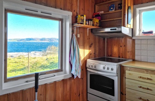 Rennesoy House | Amazing home in Rennesøy with house sea view
