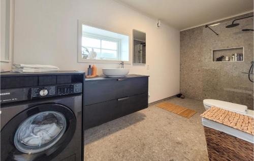 Selbjorn House | Amazing Home In Stolmen With Wifi