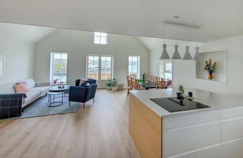 Selbjorn House | Amazing home in Stolmen with WiFi