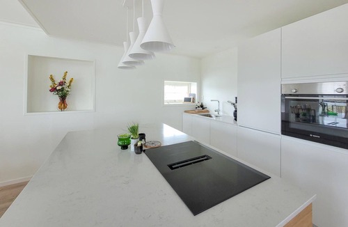 Selbjorn House | Amazing home in Stolmen with WiFi