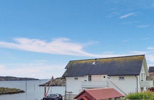 Selbjorn House | Amazing home in Stolmen with WiFi
