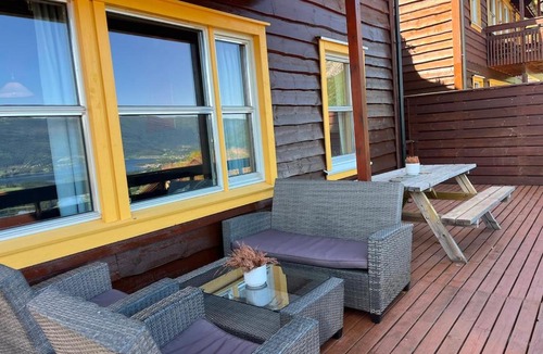 Skulestad House | Amazing river Views - Private Sauna - Balcony!