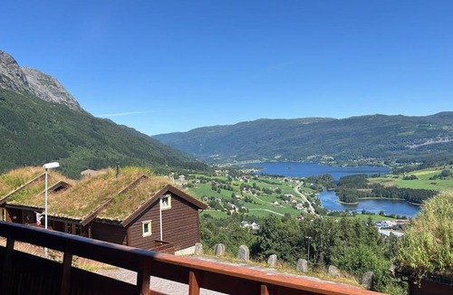 Skulestad House | Amazing river Views - Private Sauna - Balcony!
