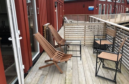 Stamsund Cottage | Amazing waterfront rorbu (free car-charging)