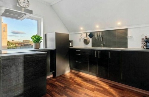 Stavanger Apartment | Apartamento de 2 quartos no último andar no centro + estacionamento gratuito