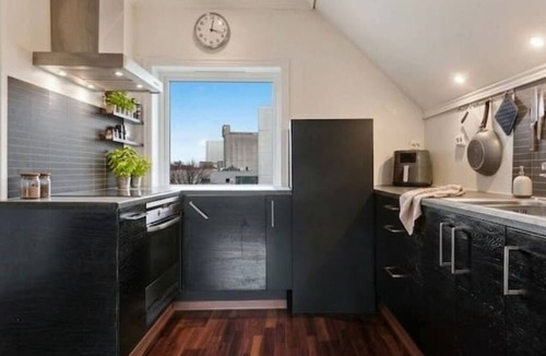 Stavanger Apartment | Apartamento de 2 quartos no último andar no centro + estacionamento gratuito