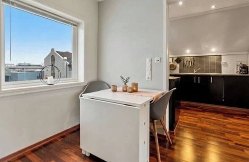Stavanger Apartment | Apartamento de 2 quartos no último andar no centro + estacionamento gratuito